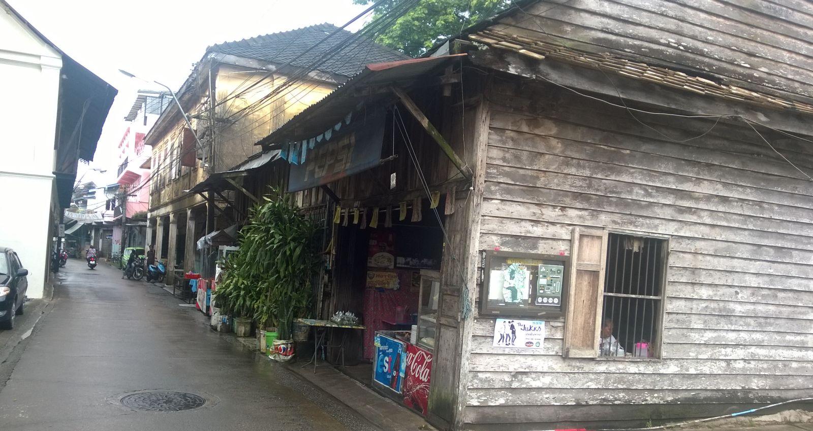 ก๋วยเตี๋ยว & อาหารตามสั่งริมน้ำ
