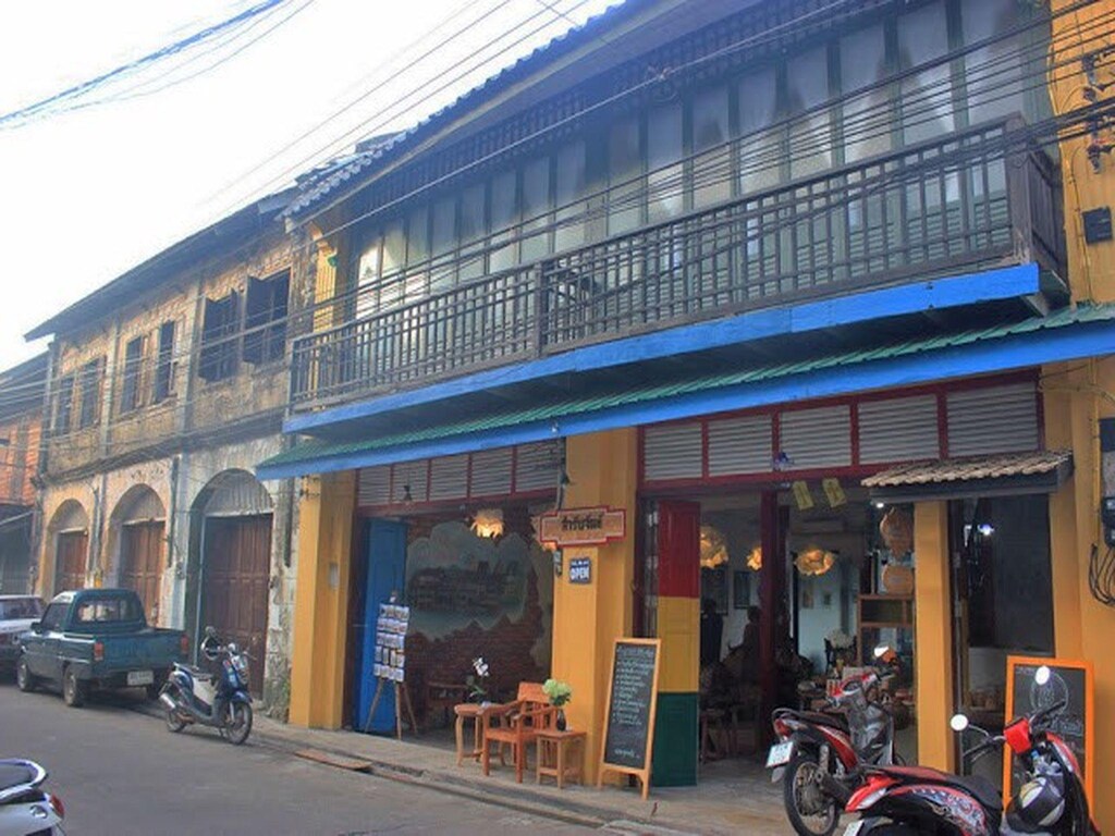 แอทริมน้ำจันท์ (โฮสเทล)