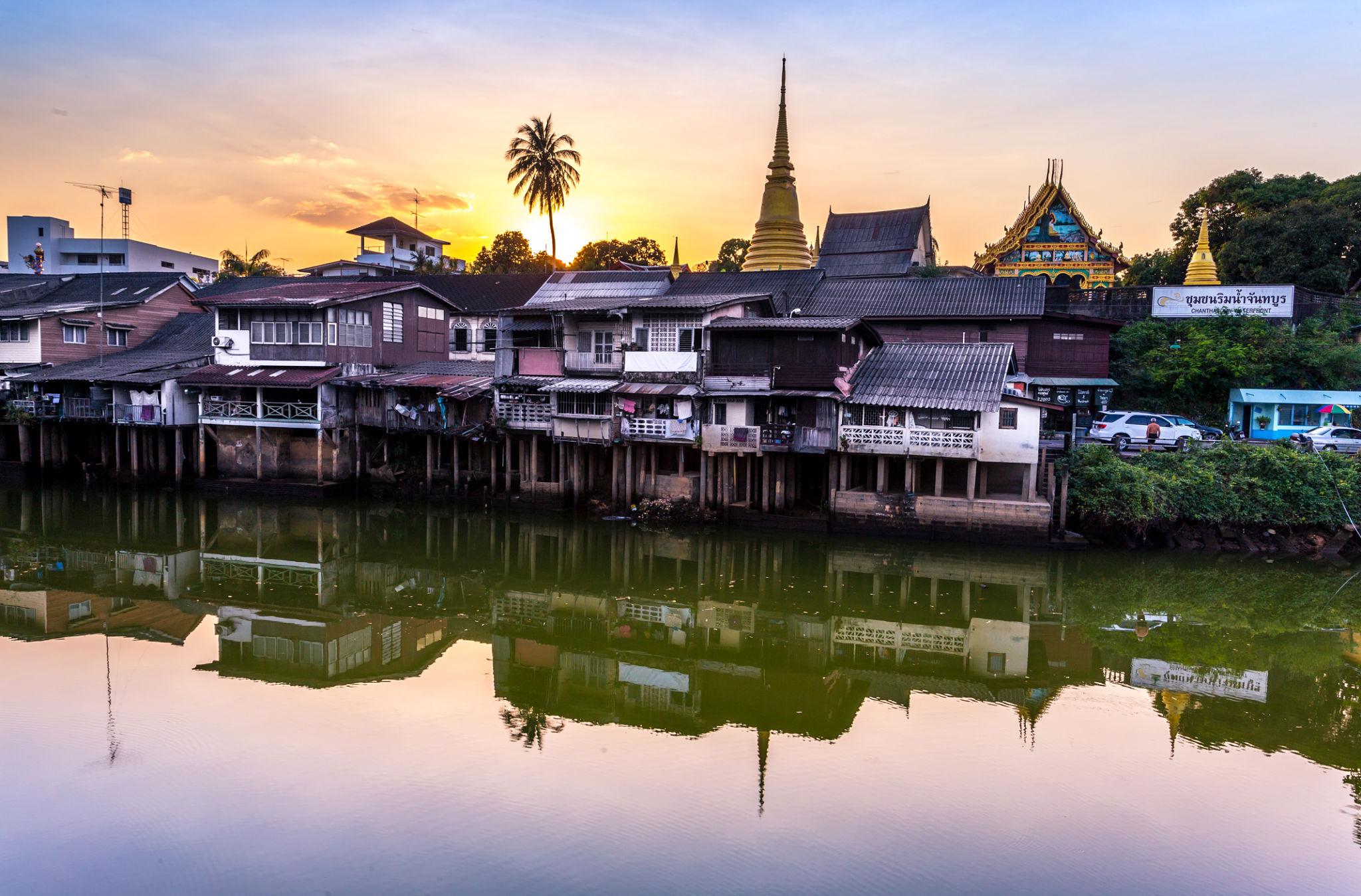 บ้านไม้เก่าริมแม่น้ำจันทบุรี